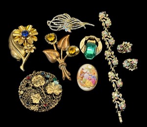 lot 43M image: Collection of Vintage Jewelry with Floral and Gemstone Designs