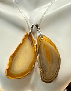 lot 46M image: Pair of Polished Agate Slice Pendants