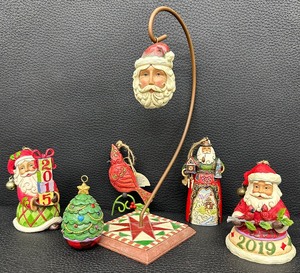 lot 113S image: Jim Shore Heartwood Creek Six Ornament Collection with Square Quilted 10 Ornament Holder