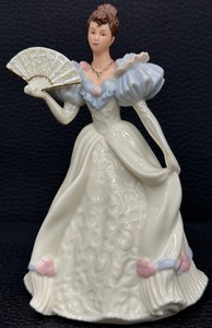 lot 147 image: Lovely Lenox Beauty of the Ball