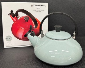 lot 25 image: Le Creuset 1.6 QT Whistling Kettle - New in Box
