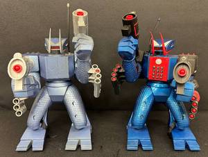 lot 77RO image: Pair of Vintage 1999 MCA CommandoBot Action Figures