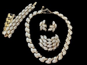 lot 15C image: Vintage Crown Trifari Necklace, Bracelet, and Clip-On Earring Set