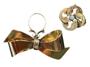 lot 34C image: Vintage Gold-Tone Brooch Set with Bow and Round Design