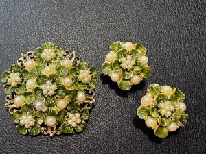 lot 48C image: Vintage HOBE Floral Brooch and Earrings Set