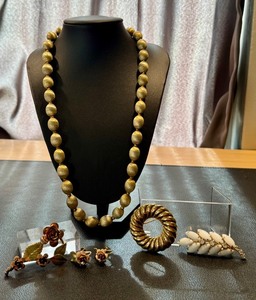 lot 57C image: Vintage Gold Tone Crown Trifari Beaded Necklace and Brooches and Earrings
