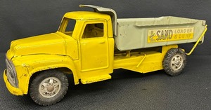 lot 169 image: Vintage Buddy L Sand Loader and Dump Truck