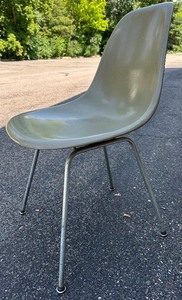 lot 13 image: Vintage MCM Eames Molded Fiberglass Side Chair DSX - Tan - Designed by Charles and Ray Eames for Herman Miller