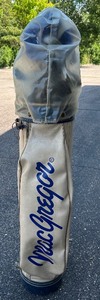 lot 175 image: Great Vintage MacGregor Golf Bag with MacGregor and Jack Nicolaus Clubs