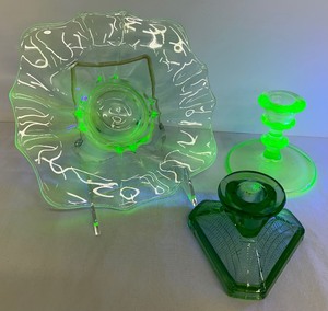 lot 168 image: Uranium Glass and Green Glass Collection