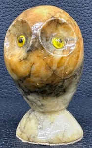lot 187 image: Vintage Adorable Alabaster Carved Owl Figurine
