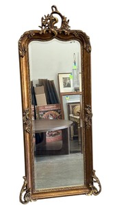 lot 50CC image: Elegant Grand Decorative Mirror with Ornate Design