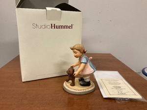 lot 13 image: Studio Hummel Babys First Steps