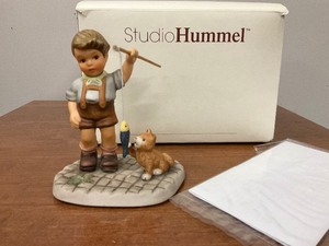lot 27 image: Studio Hummel What a catch