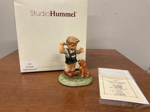 lot 28 image: Studio Hummel Fetch 2002