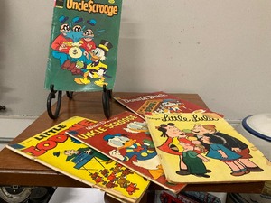 lot 32 image: Lot of 10 Comics