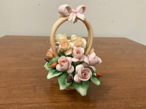 lot 34 image: Capodimote Carlo Savastano Flower bouquet basket