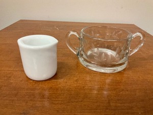 lot 49 image: Lot of Sugar and Creamer