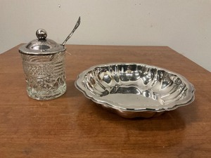 lot 50 image: Oneida Silver Plated Bowl & International Silver Plate Spoon and Jam Jar