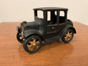 lot 62 image: Cast Iron Car