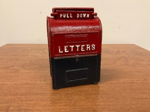 lot 63 image: Cast Iron Mailbox