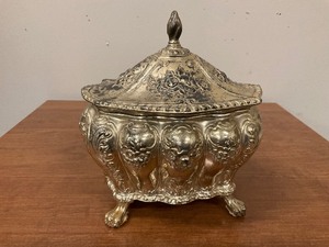 lot 67 image: 315 WB MFG Vintage Jewerly Box