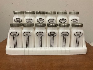 lot 75 image: Griffiths Labratories Spice Rack & Jars