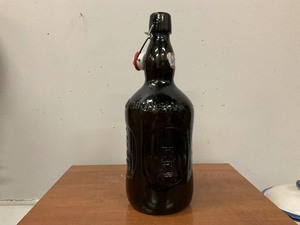 lot 79 image: Altenmunster Brauer Bier Bottle with porcelain stopper