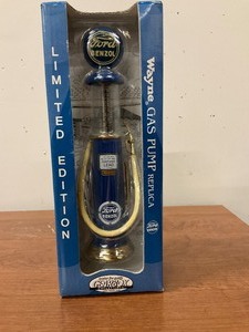 lot 89 image: Wayne Ford Benzol Heavy Die Cast Metal Gas pump Replica