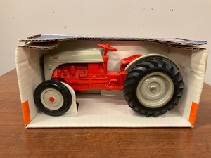 lot 94 image: New Holland Ford 8N Tractor 116th Scale