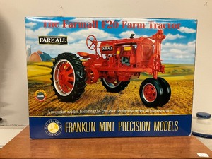 lot 106 image: Franklin Mint Farmall F20 Tractor 112 Scale Die Cast Metal