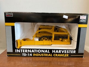 lot 107 image: Classic Series International Harvester TD-14 Industrial Crawler model