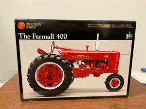 lot 115 image: Precision Series Farmall 400 Tractor 116th scale