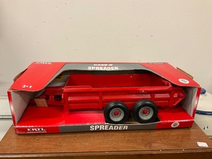 lot 118 image: Ertl Case IH Spreader Model