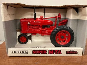lot 122 image: Ertl Super M-TA Farmall Tractor Model