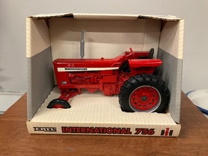 lot 133 image: Ertl International 756 Tractor Model