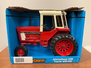 lot 139 image: Ertl Farm Country International 1586 Tractor with cab model