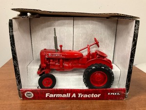 lot 141 image: Ertl Farmall A Tractor Model
