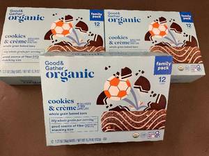 lot 8 image: Organic Cookies & Crme Whole Grain Baked Bars - Family Pack