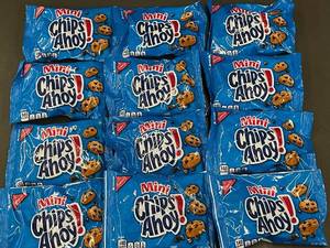 lot 372 image: Lot of 12 Mini Chips Ahoy Chocolate Chip Cookies (1 oz Packs)