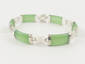 lot 30 image: Chinese Green Jadeite Sterling Silver Link Bracelet. New Old Stock