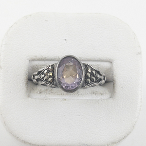 lot 52 image: Mexico (Unknown) Floral Leafy Silver Tone Base Metal Band. Size 5 - 5.25.