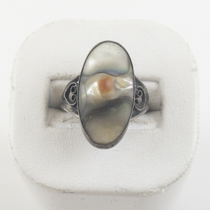 lot 63 image: Natural Blister Pearl Sterling Silver Ring. Size 6.5 - 6.75.
