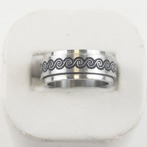 lot 67 image: Spinning Wave Stainless Steel Ring. Size 6 - 6.25.