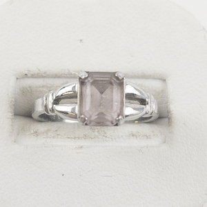 lot 68 image: Pink Topaz Sterling Silver Ring. Size 7 - 7.25.