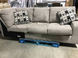 lot 124 image: RIGHT ARM FACING SECTIONAL