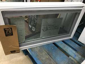 lot 77 image: AMERICAN CRAFTSMAN 31 X 17 WINDOW