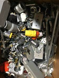 lot 100 image: ASSORTED ELECTRICAL ITEMSPARTS