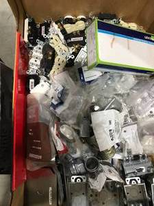lot 110 image: ASSORTED ELECTRICAL ITEMS