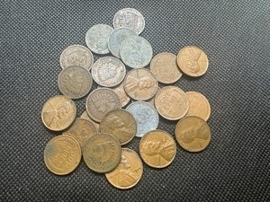 lot 21 image: (25) Mixed Indianhead & Lincoln Cents